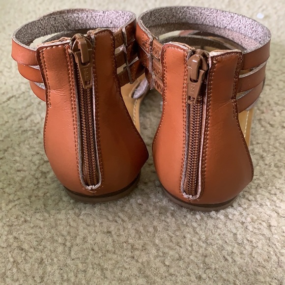 Size 7 AEO sandals - Picture 3 of 4